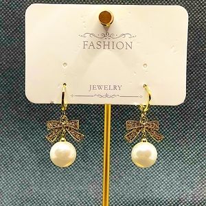 Bow and pearl dangle earring- Perfect for the holidays!